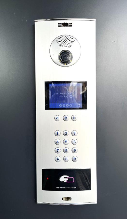Wyszynskiego Apartment - Self Check-In 20H - Parking &Lift Wroclaw Exterior photo